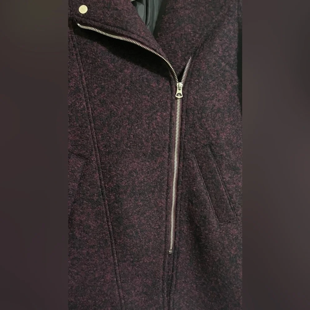 NWT H&M Divided Women's Wool Blend Black and Burgundy Zip Up Coat Jacket 2 - Picture 3 of 6